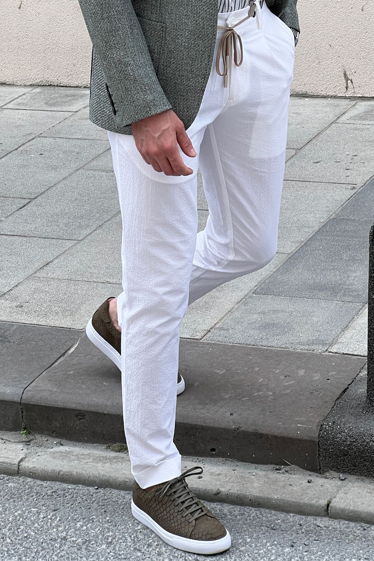 Eugene White Self-Patterned Slim Fit Pants
