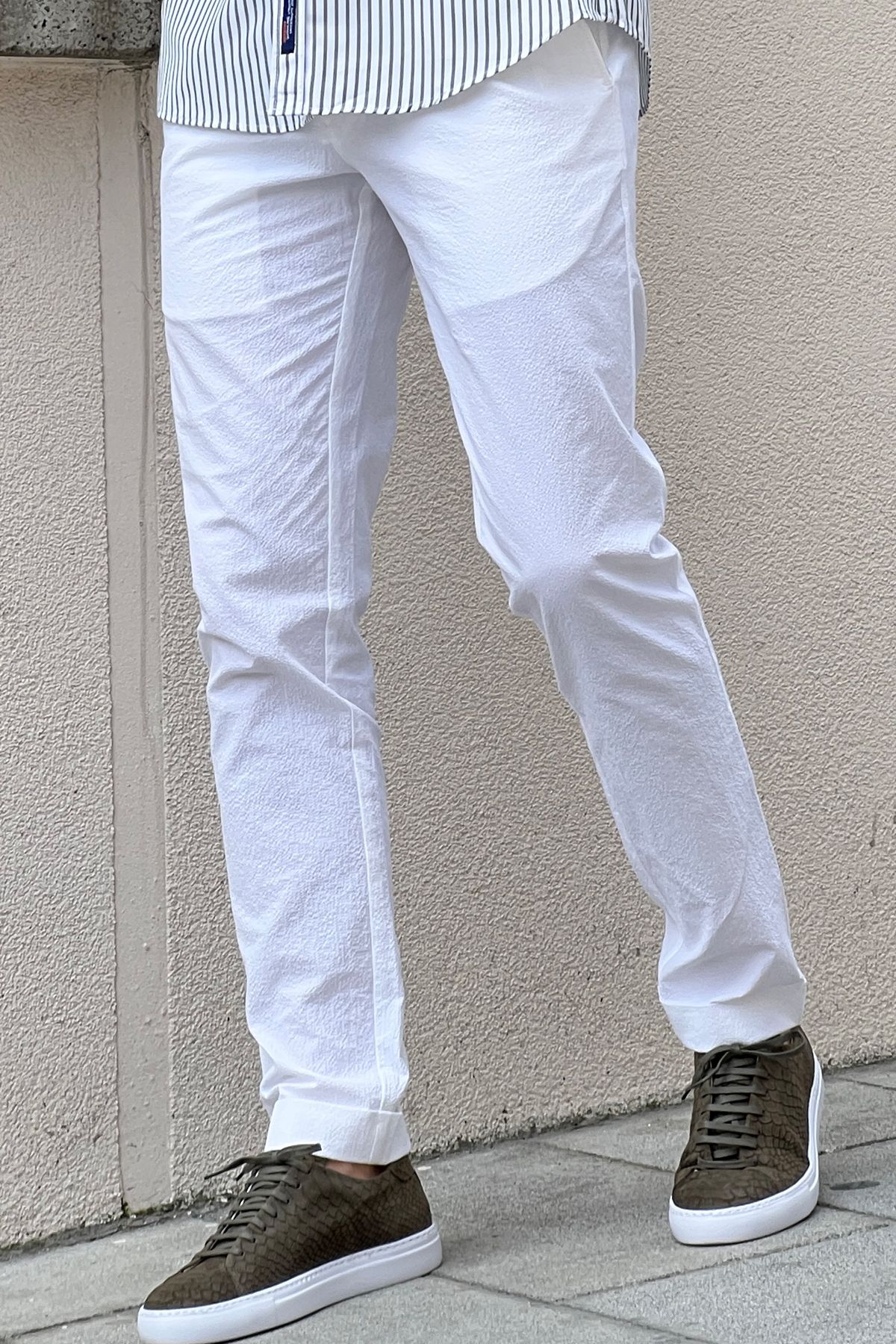 Eugene White Self-Patterned Slim Fit Pants